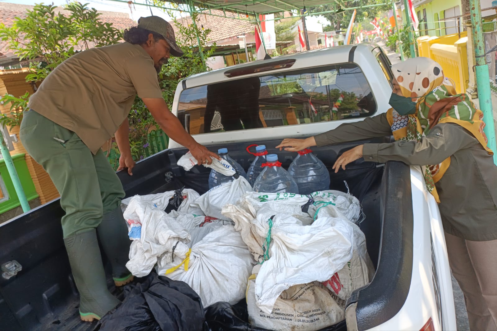 Foto 5 dari 9: Exalos Serahkan 14 Ular Hasil Rescue Ke BBKSDA