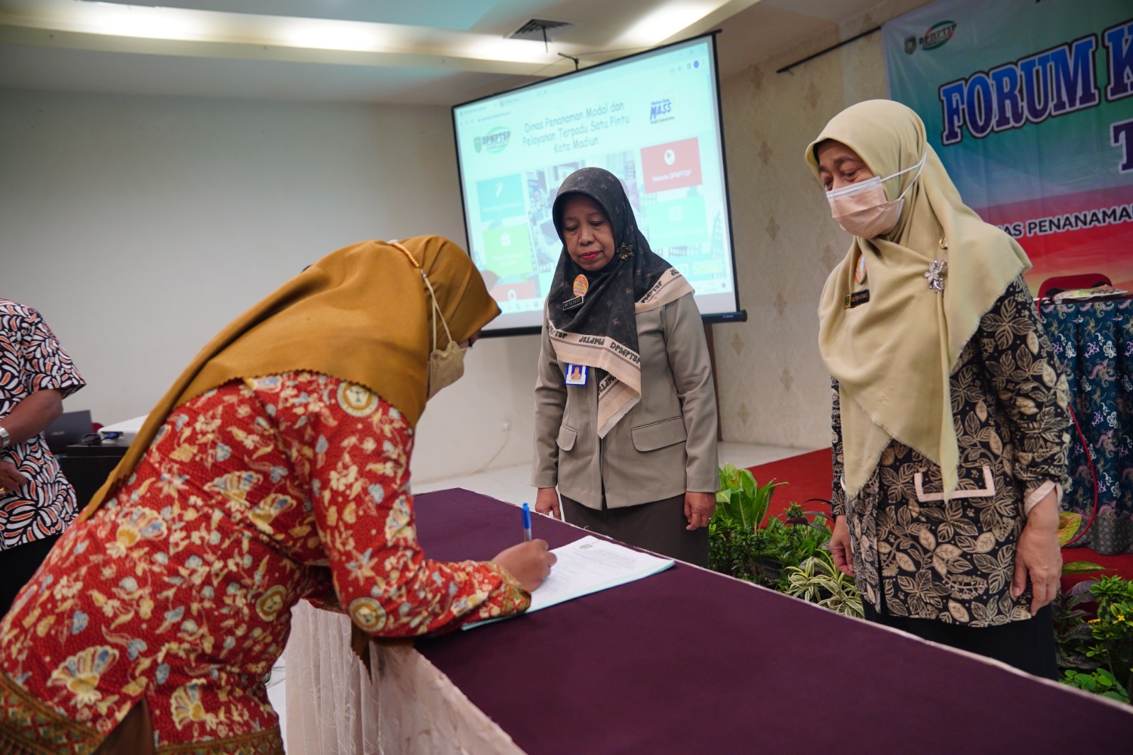 Foto 7 dari 10: Komitmen Tingkatkan Pelayanan Kepada Masyarakat, DPMPTSP Gelar Forum Konsultasi Publik