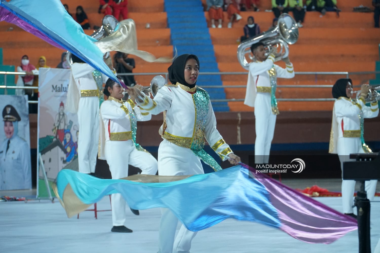 Foto 5 dari 13: Tampil Spektakuler, Tim Peserta Kejurnas Drum Band 2022 Pukau Juri Hingga Penonton