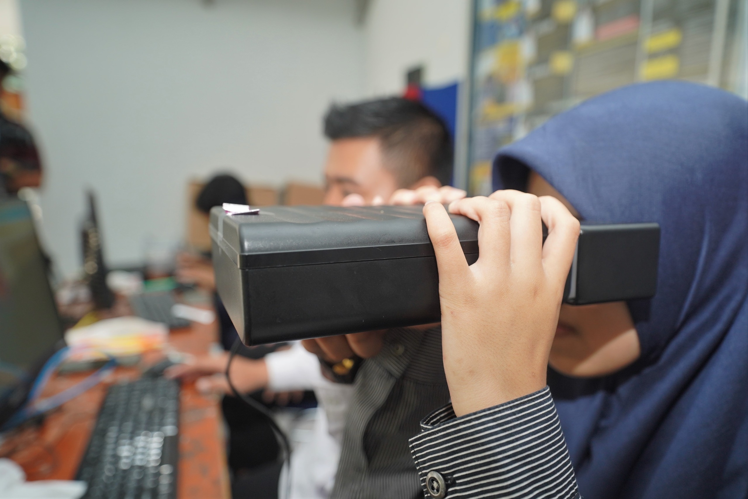 Foto 1 dari 8: Mudahkan Layanan Perekaman KTP-el untuk Pelajar, Dispendukcapil Kota Madiun Datangi Sekolah