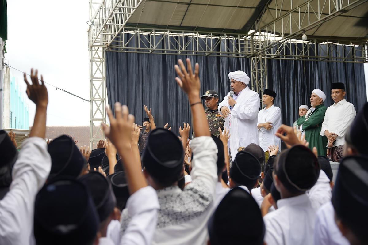 Foto 6 dari 9: Haul ke-30 KH Munirul Ikhwan dan Harlah ke-70 Pondok Pesantren Subulul Huda, Wali Kota Turut Hadir Dalam Peringatan
