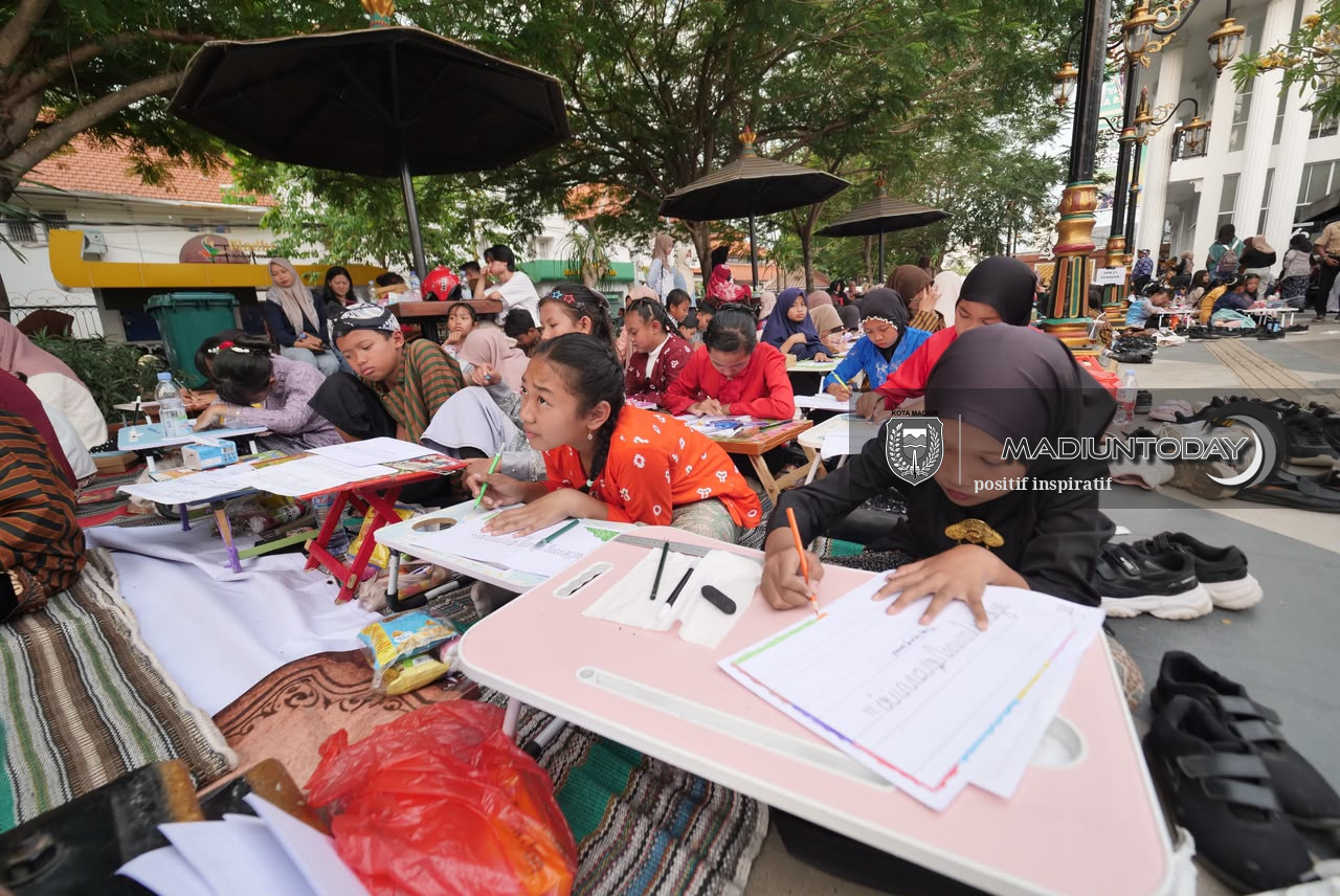 Foto 15 dari 18: 1.588 Pelajar Madiun Rawat Warisan Budaya Jawa Lewat Aksara dan Geguritan