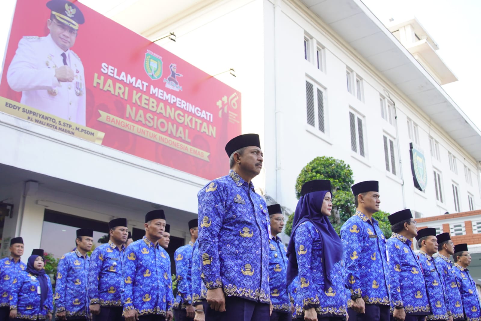 Foto 3 dari 9: Pimpin Upacara Harkitnas, Sekda Sampaikan Amanat Menkominfo