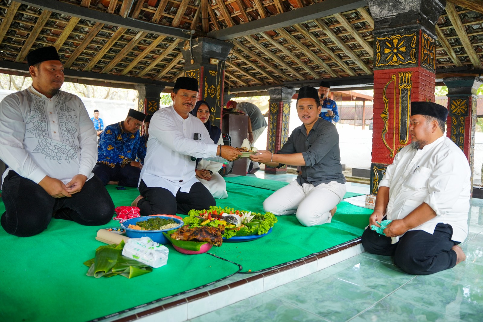 Foto 3 dari 5: Jelang Hari Jadi, Wali Kota Ziarah Makam Leluhur Kota Madiun