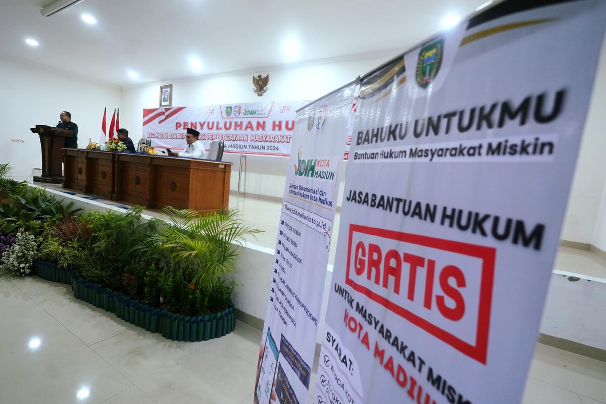 Foto 7 dari 11: Berbatasan Langsung dengan Masyarakat, Pemkot Madiun Bekali Modin dan Kepala Seksi Pemberdayaan Melalui Penyuluhan Hukum