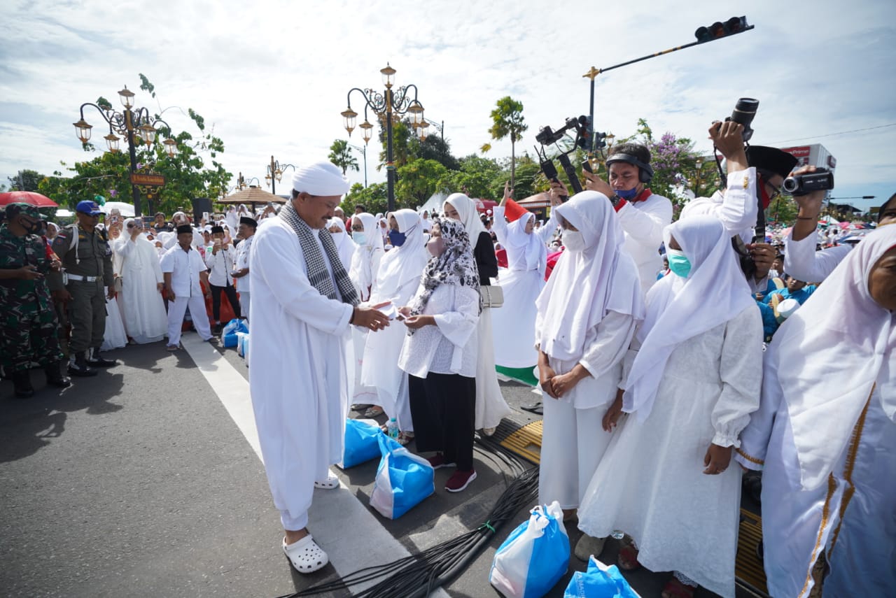 Foto 10 dari 17: Pengajian Akbar Peringatan Hari Santri Berlangsung Meriah, Wali Kota Sampaikan Apresiasi Kepada Jamaah