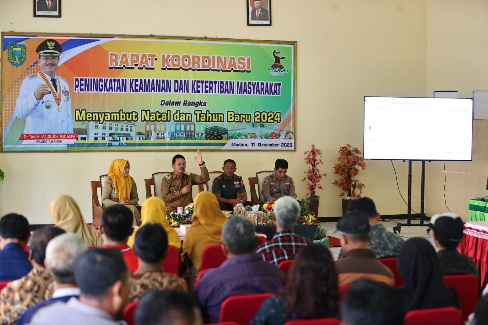 Foto 2 dari 8: Jelang Nataru, Wali Kota Dr.Maidi Gelar Rakor Peningkatan Kamtibmas Bersama Warga Kecamatan Manguharjo
