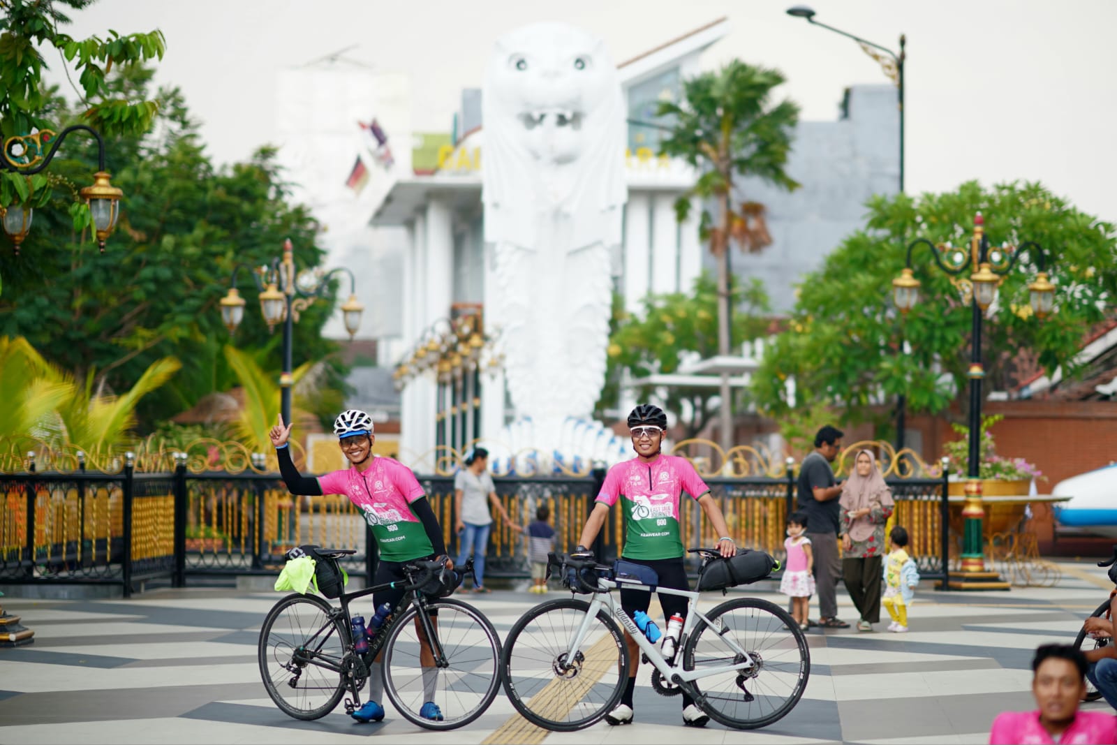 Foto 6 dari 10: PSC Jadi Checkpoint Pertama East Java Journey 2023, Azrul Ananda : Ini Salah Satu Pusat Kota Favorit Saya…