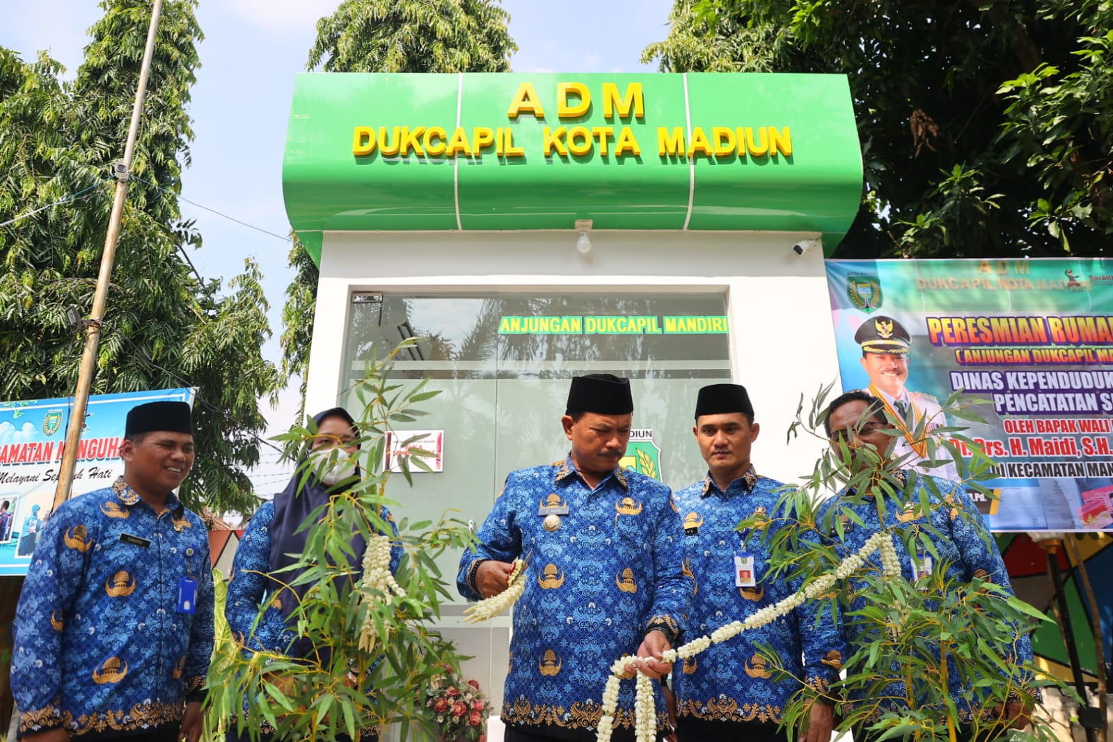 Dekatkan Layanan ke Masyarakat, Wali Kota Resmikan ADM di Kantor Kecamatan