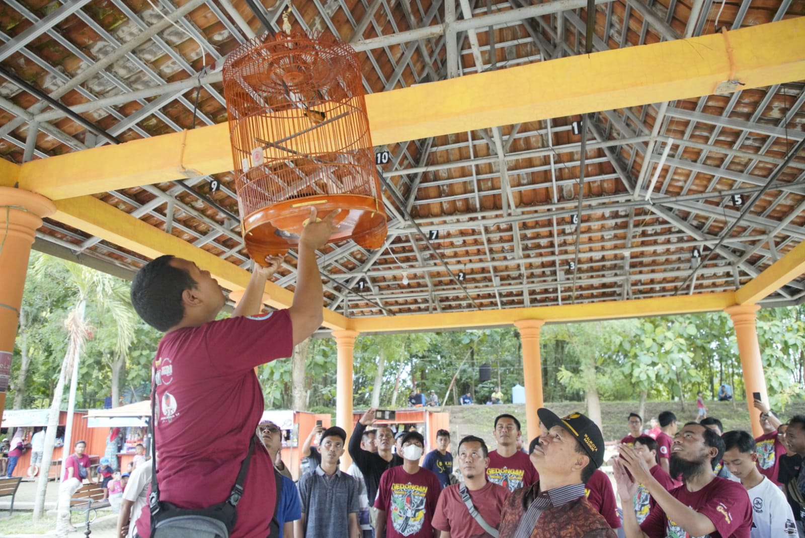 Foto 3 dari 6: Berhasil Ramaikan Lapak Melalui Lomba, Wali Kota Apresiasi Paguyuban Kampung Eduwisata Gedongan