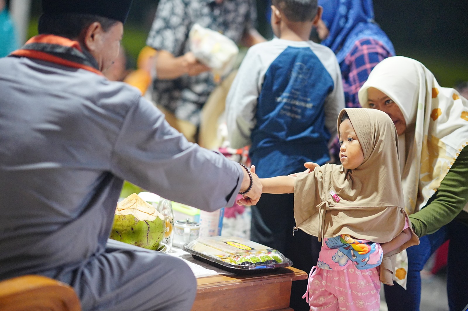 Foto 8 dari 10: Kota Kita di Kelurahan Sogaten, Wali Kota Serap Aspirasi Jelang Ramadan