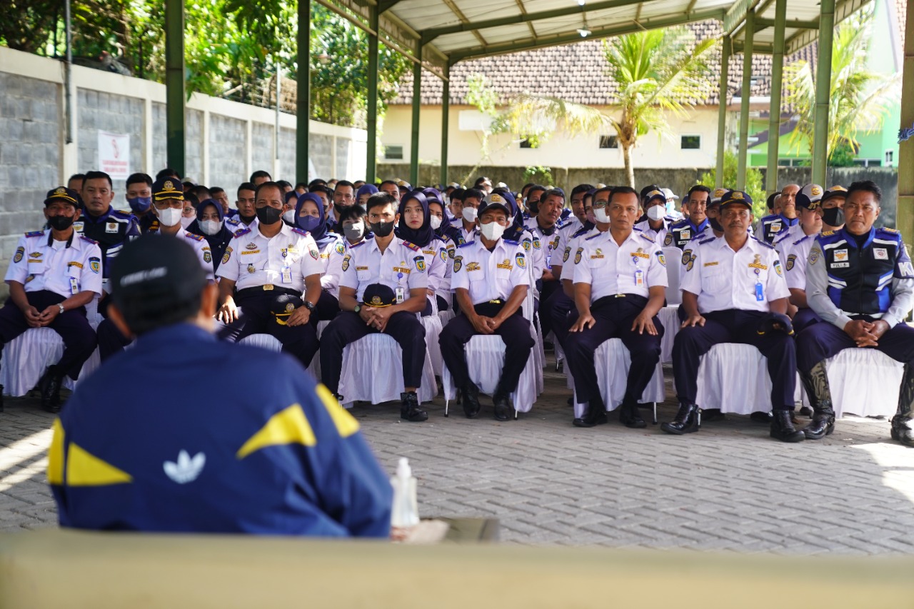 Foto 6 dari 10: Peringati Hari Perhubungan Nasional, Wali Kota Beri Pembinaan Pegawai Dishub