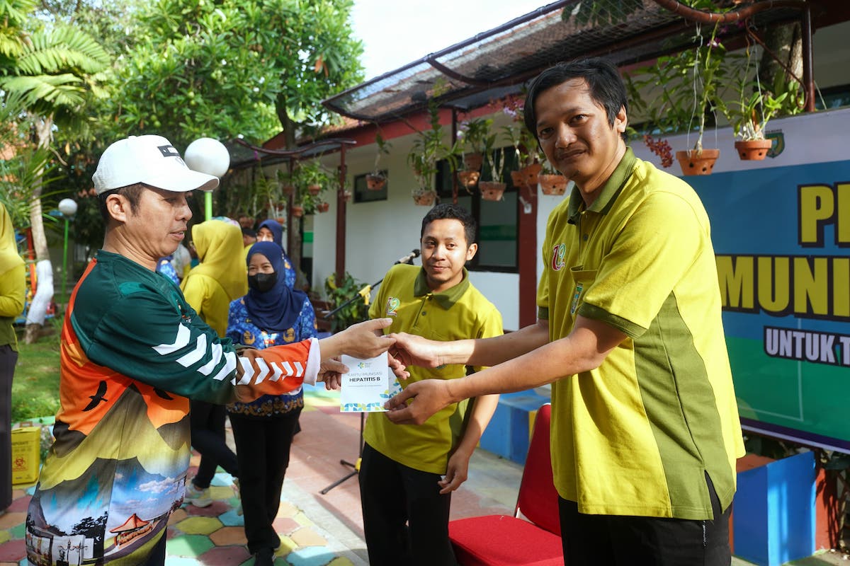 Foto 3 dari 9: Pemkot Gelar Pencanangan Imunisasi Hepatitis B Bagi Tenaga Medis dan Nakes