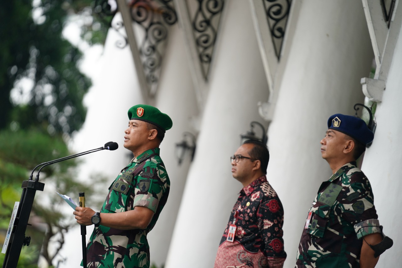 Foto 9 dari 10: Kesiapsiagaan Bencana, Korem 081 Dhirotsaha Jaya Laksanakan Apel Gelar Pasukan