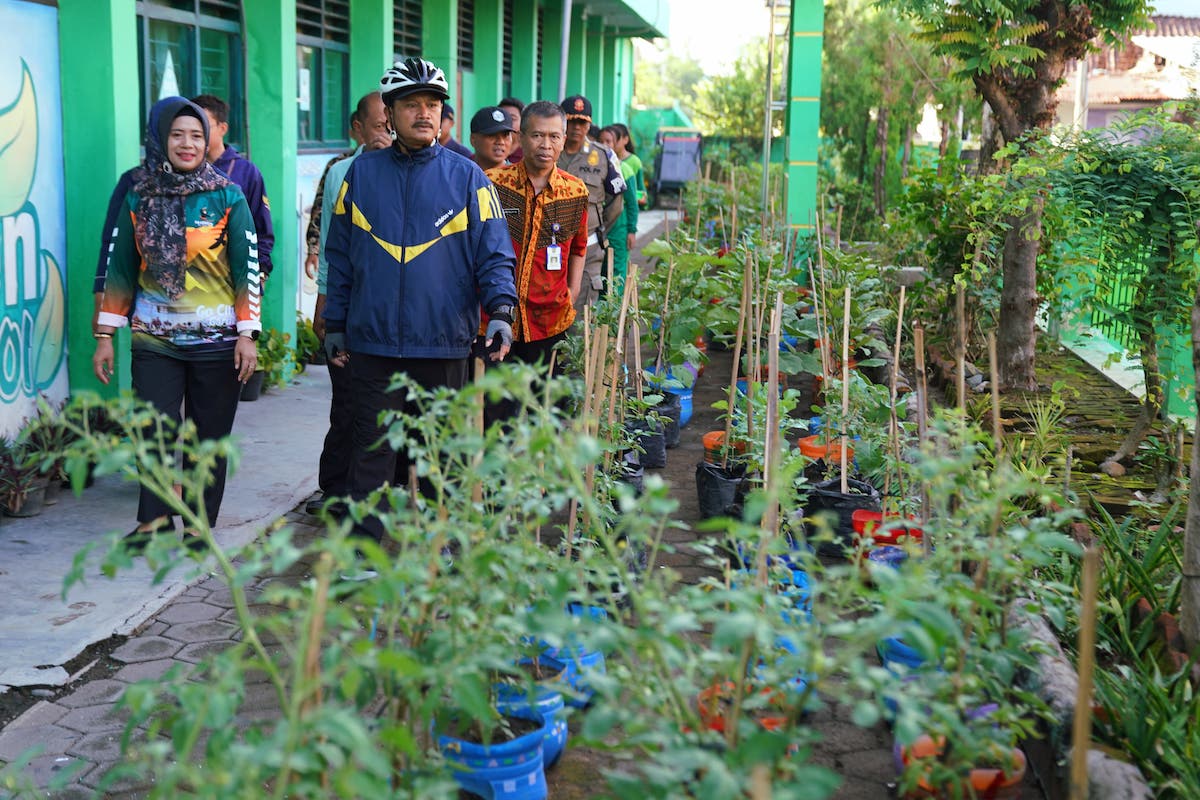 Foto 7 dari 9: Gowes Pagi, Wali Kota Cek Ketahanan Pangan di Sekolah-Sekolah