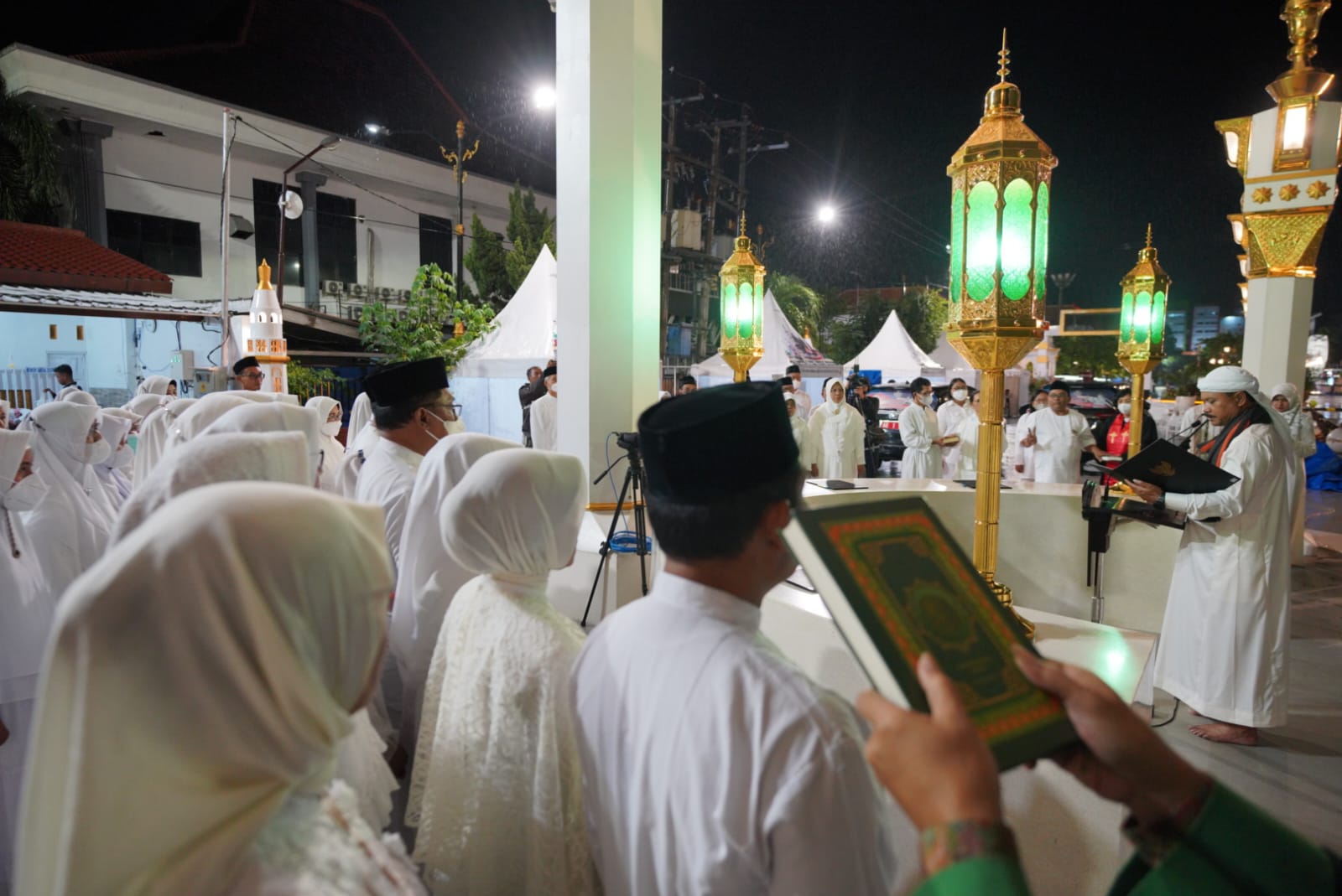 Foto 2 dari 10: Lantik Pengawas Dan Kepala Sekolah, Wali Kota : Jadilah Teladan Dan Terus Belajar