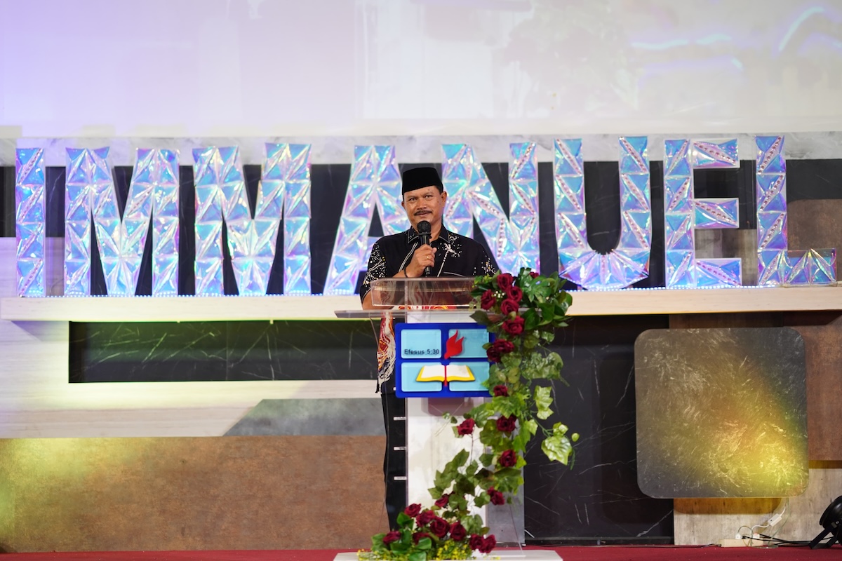 Foto 2 dari 21: Hadiri Misa Perayaan Natal, Wali Kota Dr. Maidi Harap Kebahagiaan dan Kesejahteraan Dirasakan Semua