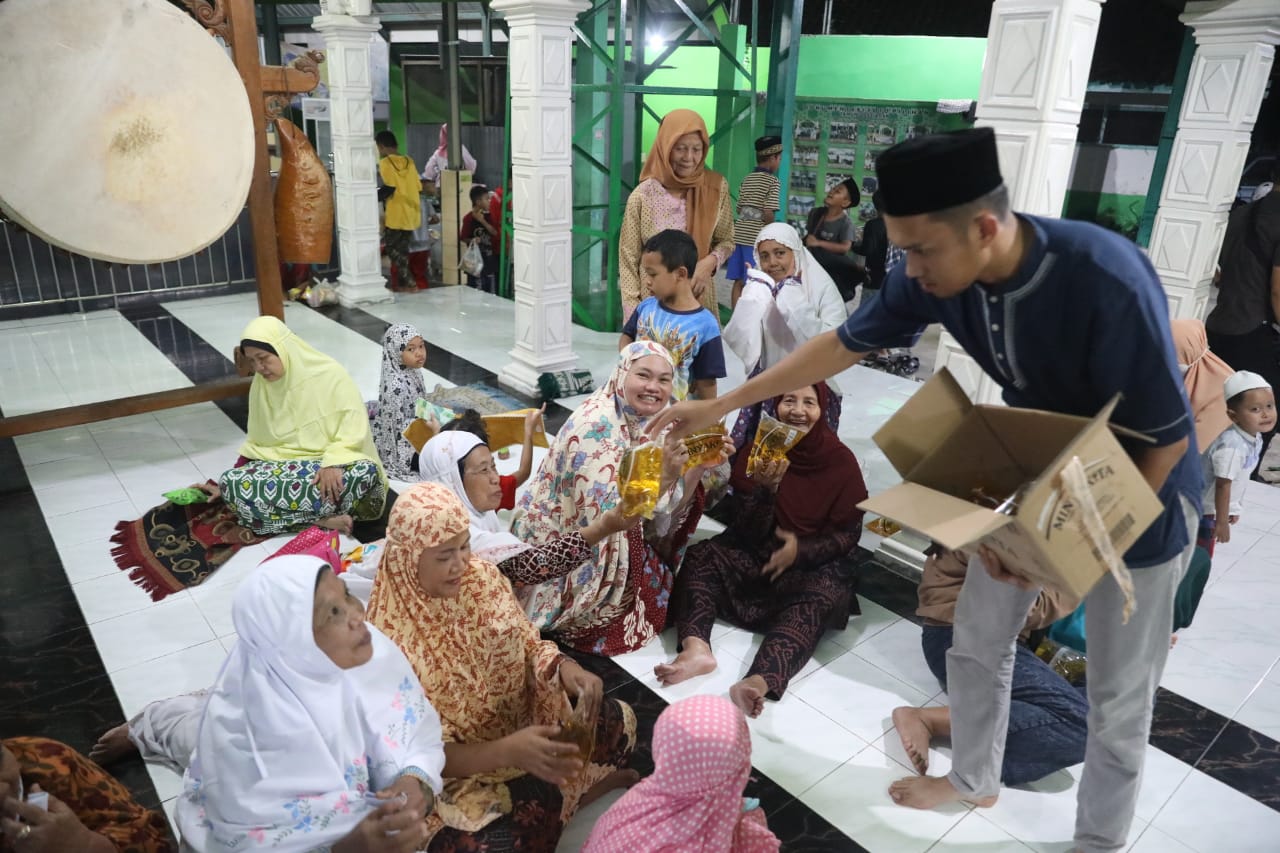 Foto 8 dari 10: Gelar Isya Berjamaah, Wali Kota Sampaikan Oleh-Oleh Dari Luar Negeri