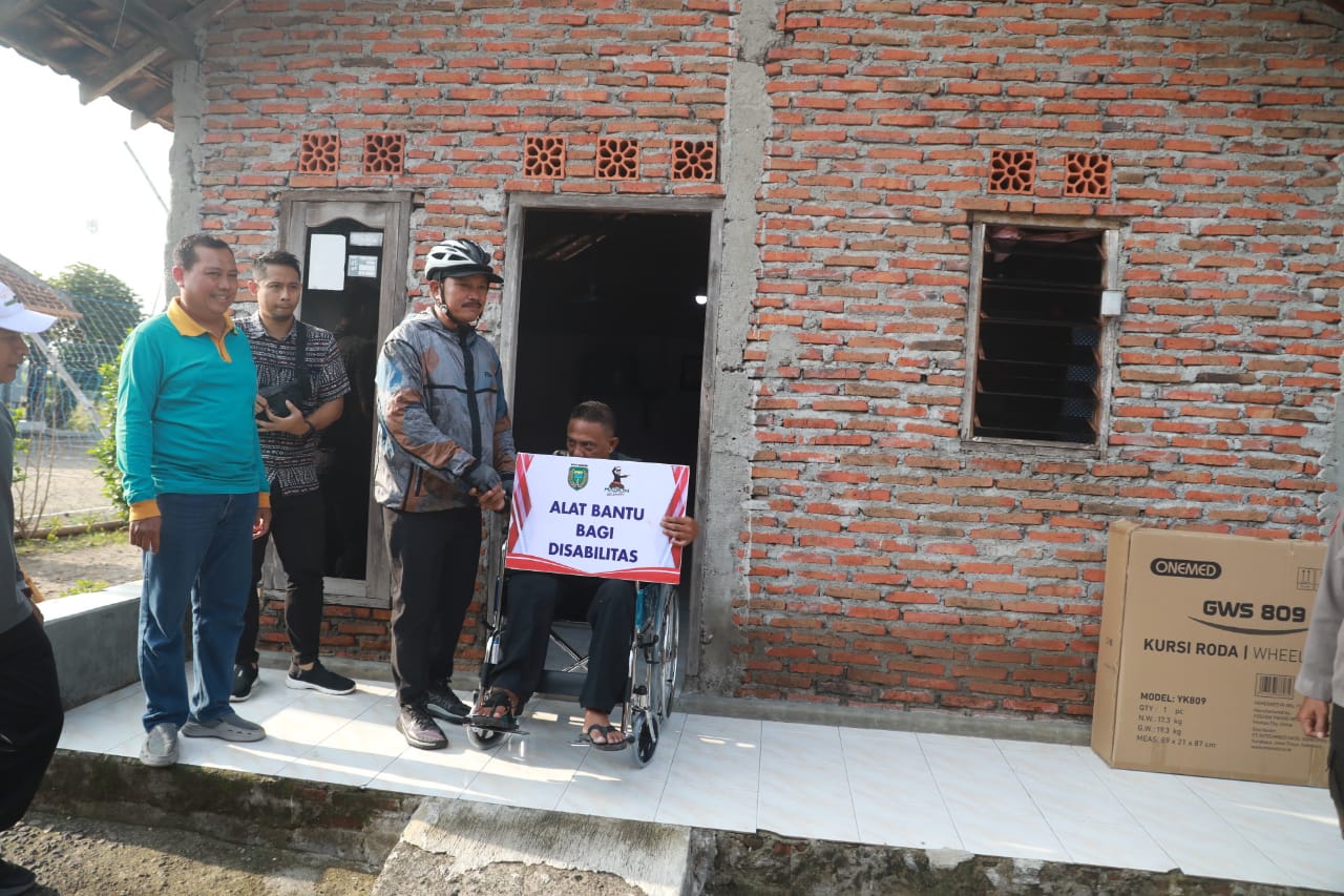 Foto 4 dari 18: Gowes Pagi, Wali Kota Cek Pavingisasi Hingga Ke Gang Kecil