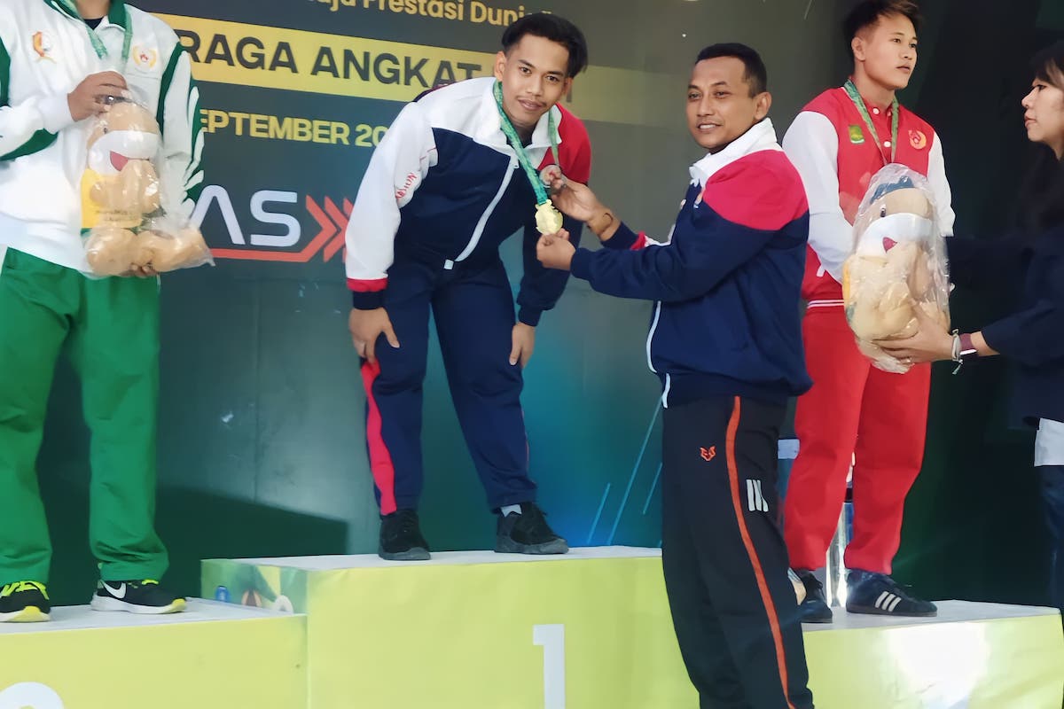 Foto utama berita: Lampaui Target, Cabor Angkat Besi Raih 4 Emas, 5 Perak, dan 3 Perunggu di Porprov VIII Jatim