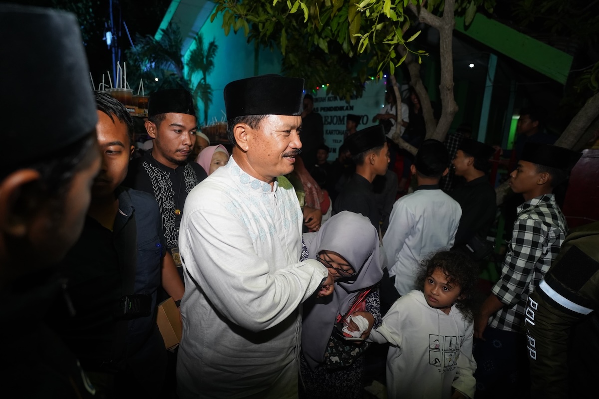 Foto 9 dari 9: Hadiri Pengajian Gus Iqdam, Wali Kota: Tausiyah Beliau Akan Membawa Penerangan Dalam Kehidupan Kita Sehari-hari