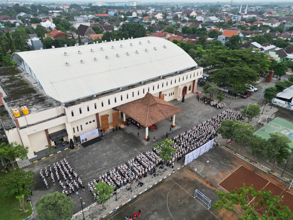 Foto 9 dari 13: Hadiri Apel Siaga Pengawasan Pemilu 2024, Wali Kota: Kota Madiun Ready Semua