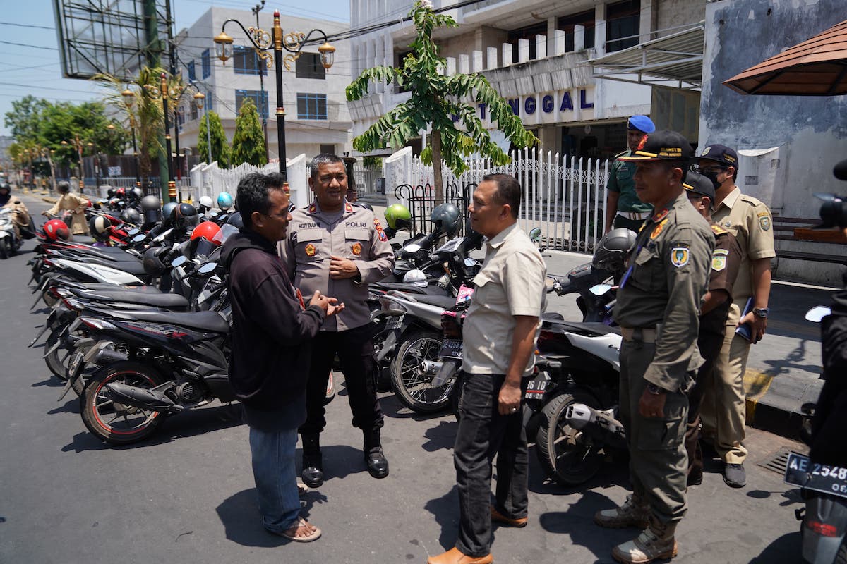 Foto 1 dari 10: Tim Saber Pungli Sidak Sejumlah Parkiran di Kota Madiun
