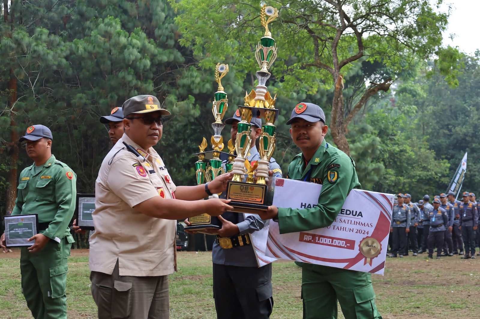 Foto utama berita: Prestasi Lagi, Kota Madiun Raih Juara II Lomba Jambore Satlinmas Siaga Pemilu 2024 Jawa Timur