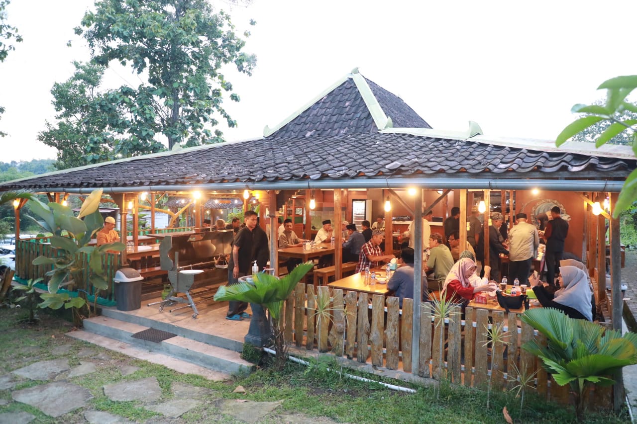 Foto 8 dari 8: Resmikan Grill Bebakaran, Wali Kota: Menambah Pilihan Kuliner Wisatawan