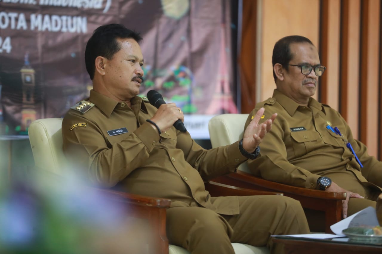 Foto 9 dari 10: Sosialisasi Wawasan Kebangsaan Kepada Satlinmas, Wali Kota: Pedomannya Pancasila, Agama, dan Norma