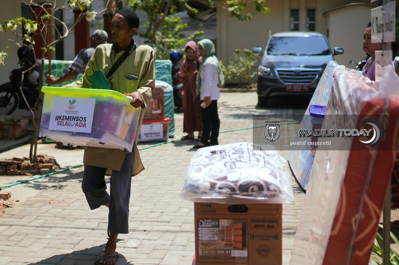 Foto 1 dari 11: 52 Penerima Manfaat di Kota Madiun Terima Bantuan ATENSI dari Kemensos RI