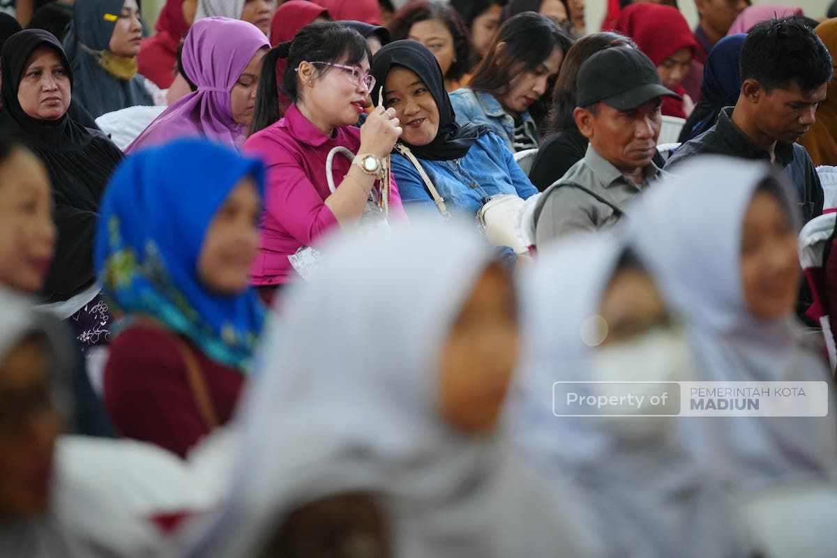 Foto 5 dari 8: Hadiri Sosialisasi Program Sekolah Di SMPN 6, Wali Kota Sampaikan Strategi Menuju Generasi Emas 2045