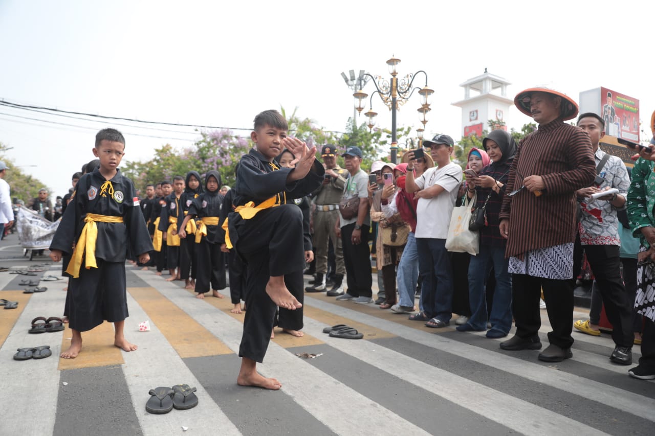 Foto 5 dari 14: Berangkatkan Festival Jamu Gendong Nusantara, Wali Kota: Ini Tinggalan Nenek Moyang, Jangan Ditinggalkan