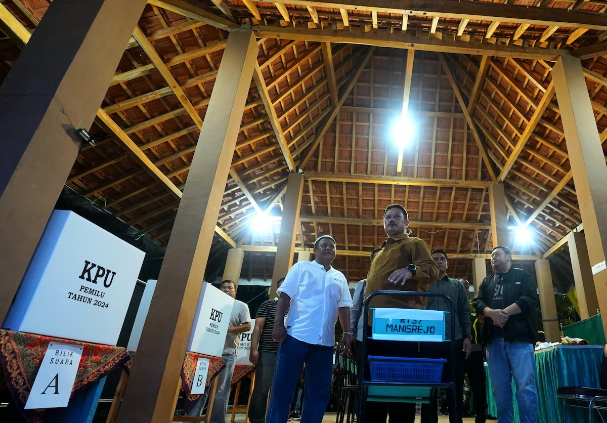 Foto 3 dari 10: Tinjau Kesiapan TPS, Wali Kota Bersama Forkopimda Gelar Pemantauan Langsung