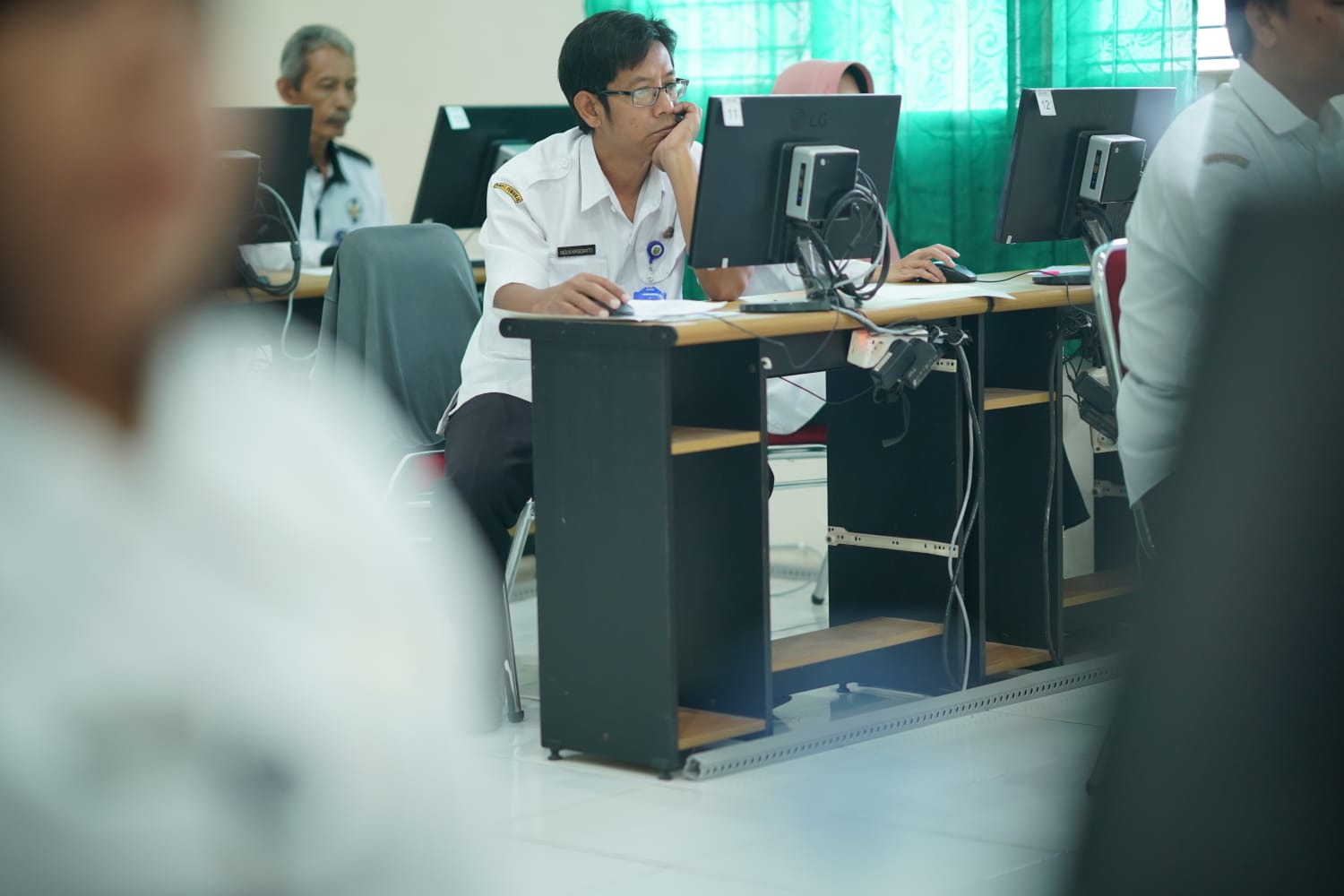 Foto 6 dari 10: Uji Kompetensi Diri, Ratusan Guru SD Di Kota Madiun Jalani UKG