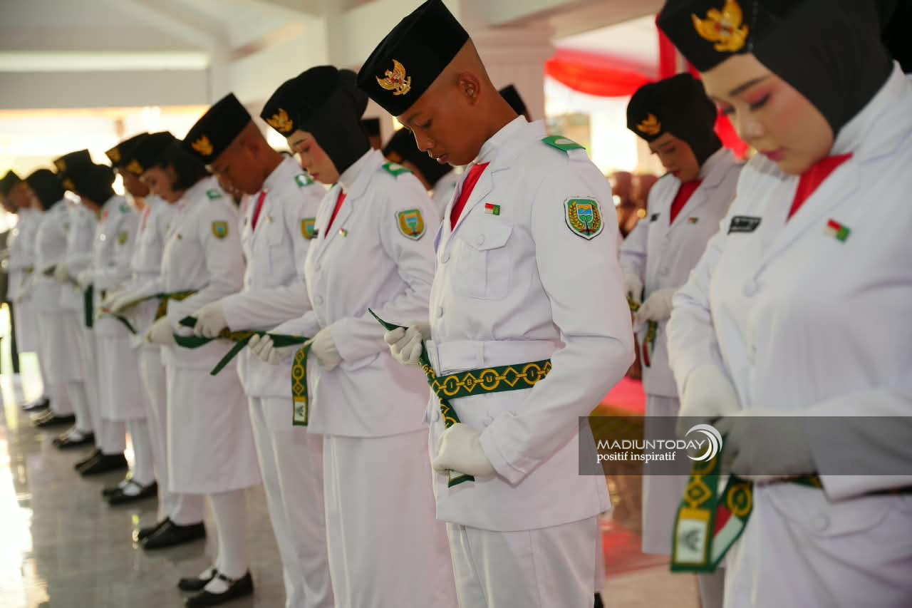 Foto 9 dari 17: Ikrar Terucap, Kendit Tersemat, 62 Paskibraka Resmi Dikukuhkan, Siap Kibarkan Sang Merah Putih
