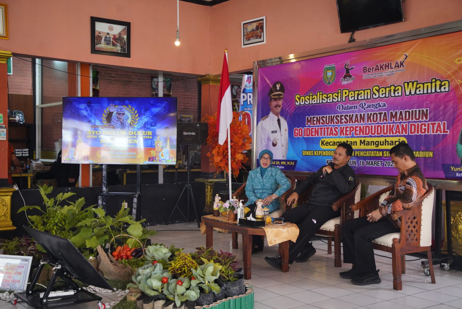 Foto 4 dari 8: Wali Kota Ajak Masyarakat Dukung Digitalisasi Data Kependudukan