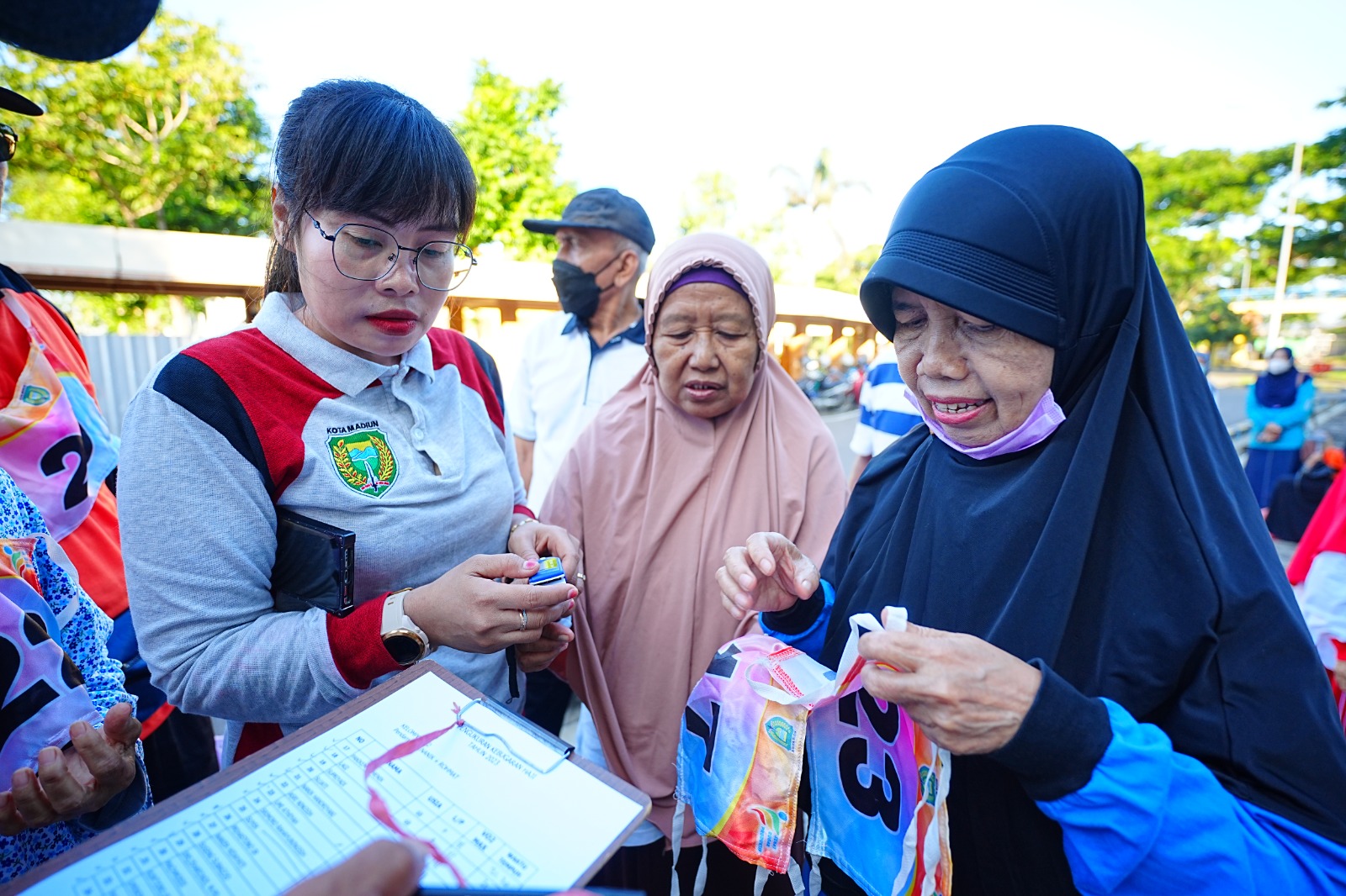 Foto 5 dari 10: 155 Calon Jamaah Haji Kota Madiun Jalani Tes Kebugaraan