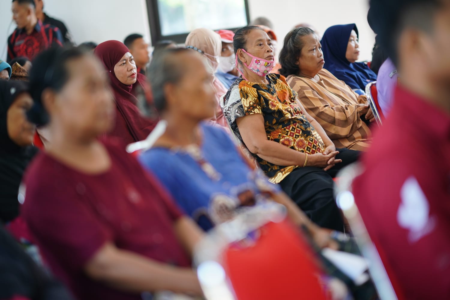 Foto 7 dari 10: Salurkan Bantuan DBHCHT, Wali Kota Harap Bermanfaat Bagi Penerima