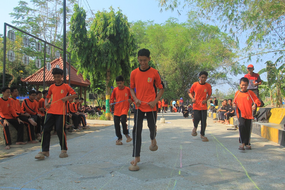 Foto 2 dari 12: Lestarikan Budaya Daerah, Spenga Angkat Permainan Tradisional Dalam Kegiatan P5