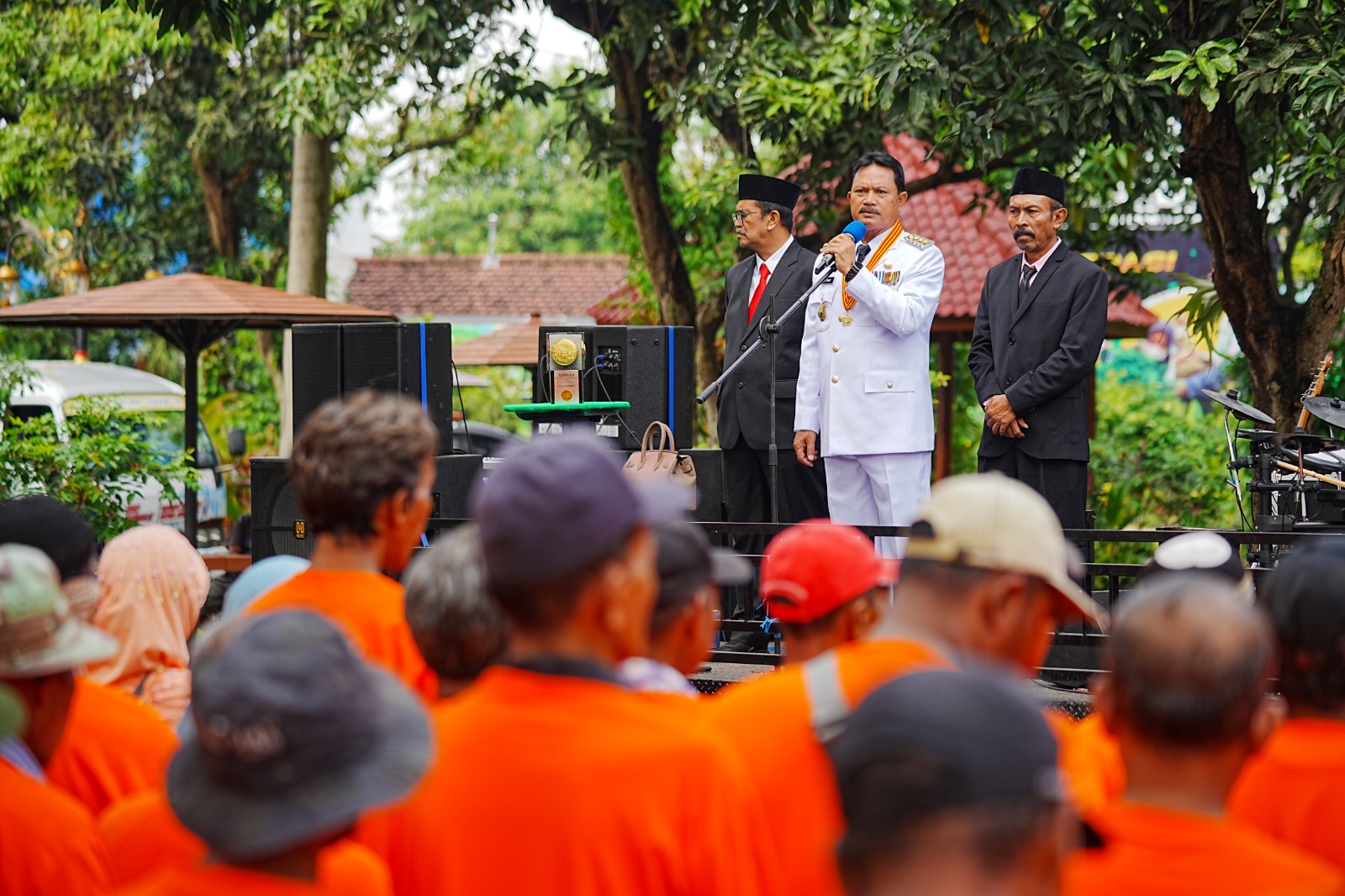 Foto 2 dari 10: Gelar Sarasehan Bersama Satgas Kebersihan, Wali Kota Beri Apresiasi Atas Kontribusi Jaga Keindahan Kota