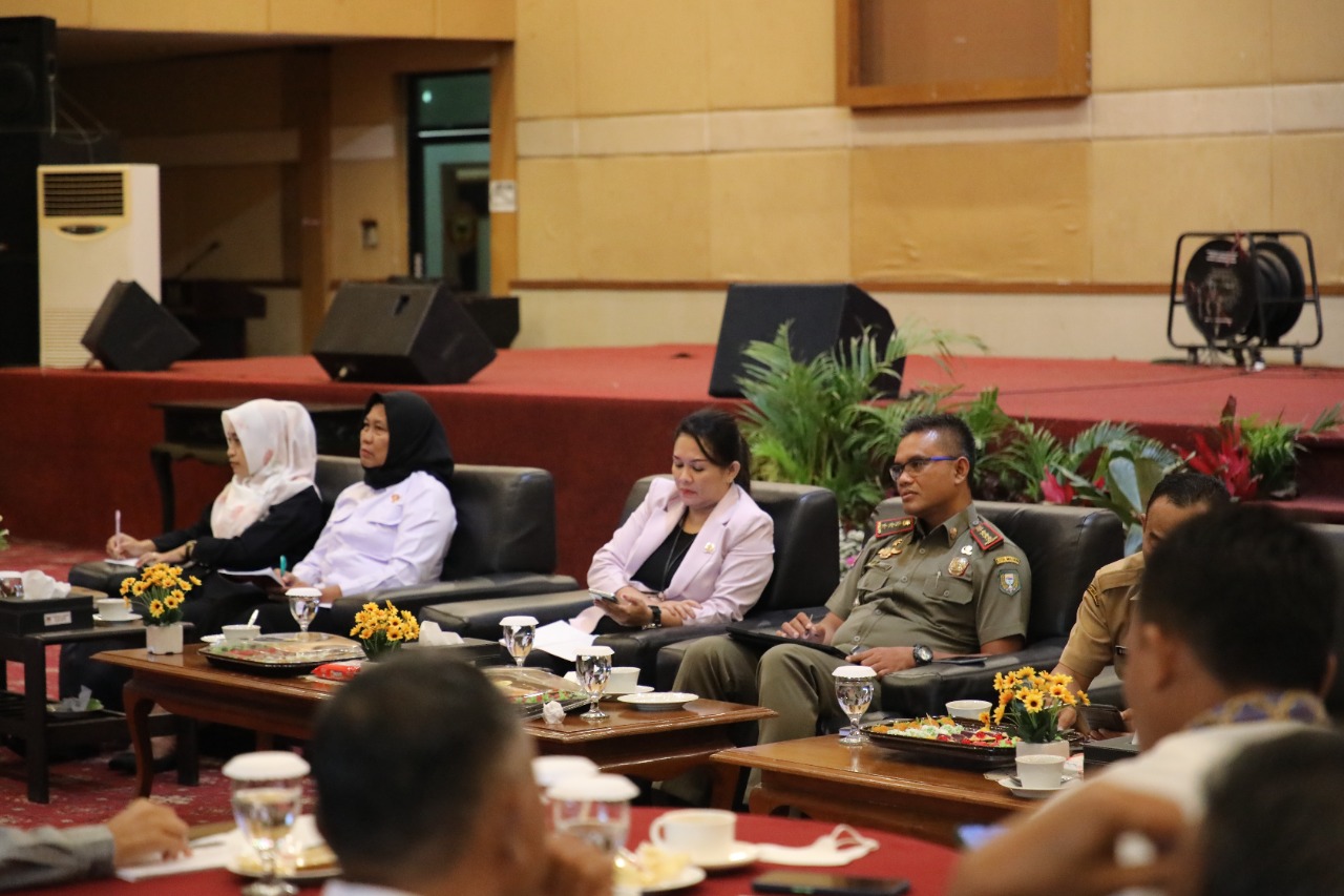 Foto 10 dari 10: Beri Penyuluhan Hukum Terpadu Kecamatan Manguharjo, Wali Kota Harap Masyarakat Sadar Hukum