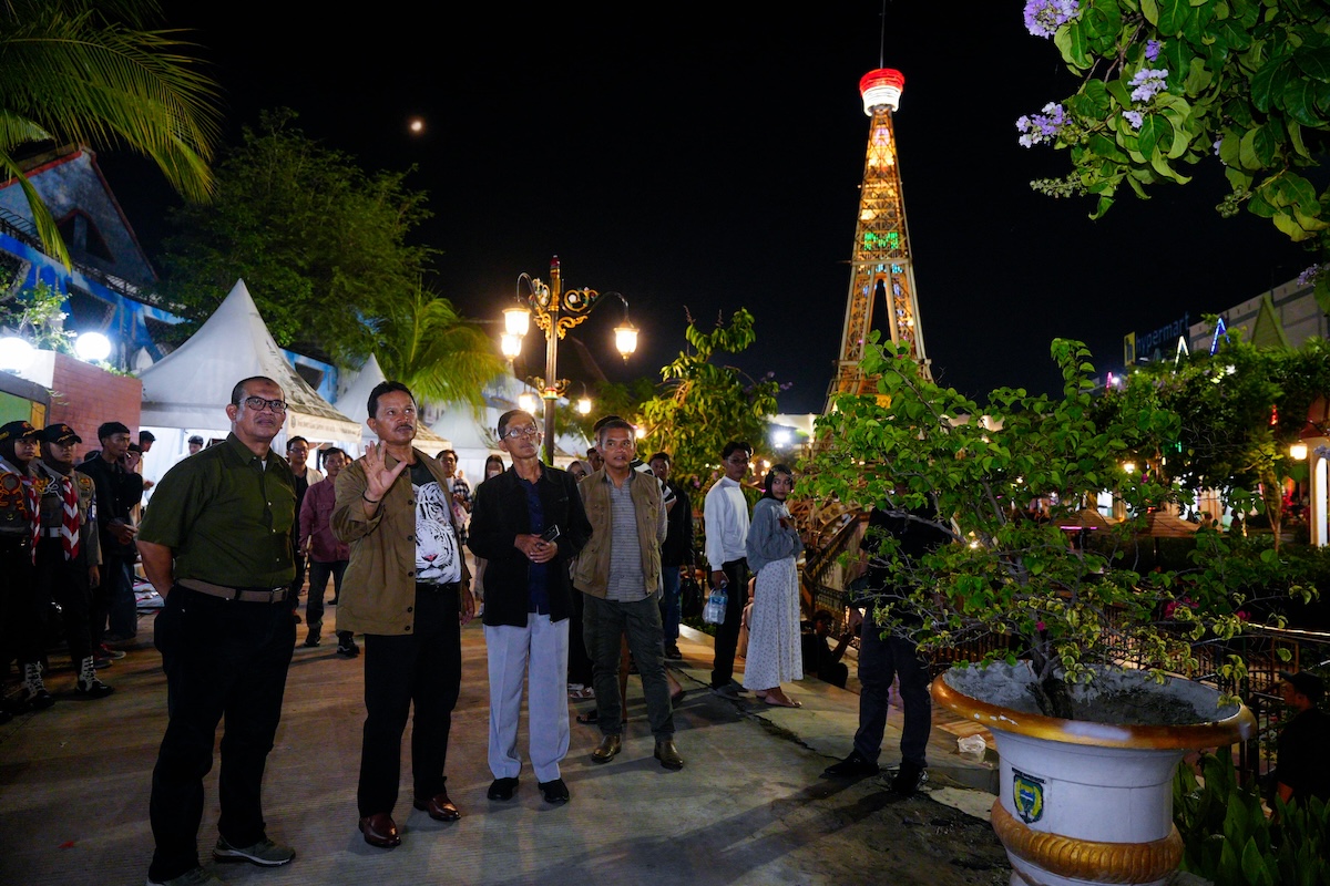 Foto 1 dari 8: Pantau Kamtibmas Malam Pergantian Tahun, Wali Kota: Kesuksesan Tahun Lalu Jadi Tolak Ukur Kesuksesan Tahun Ini