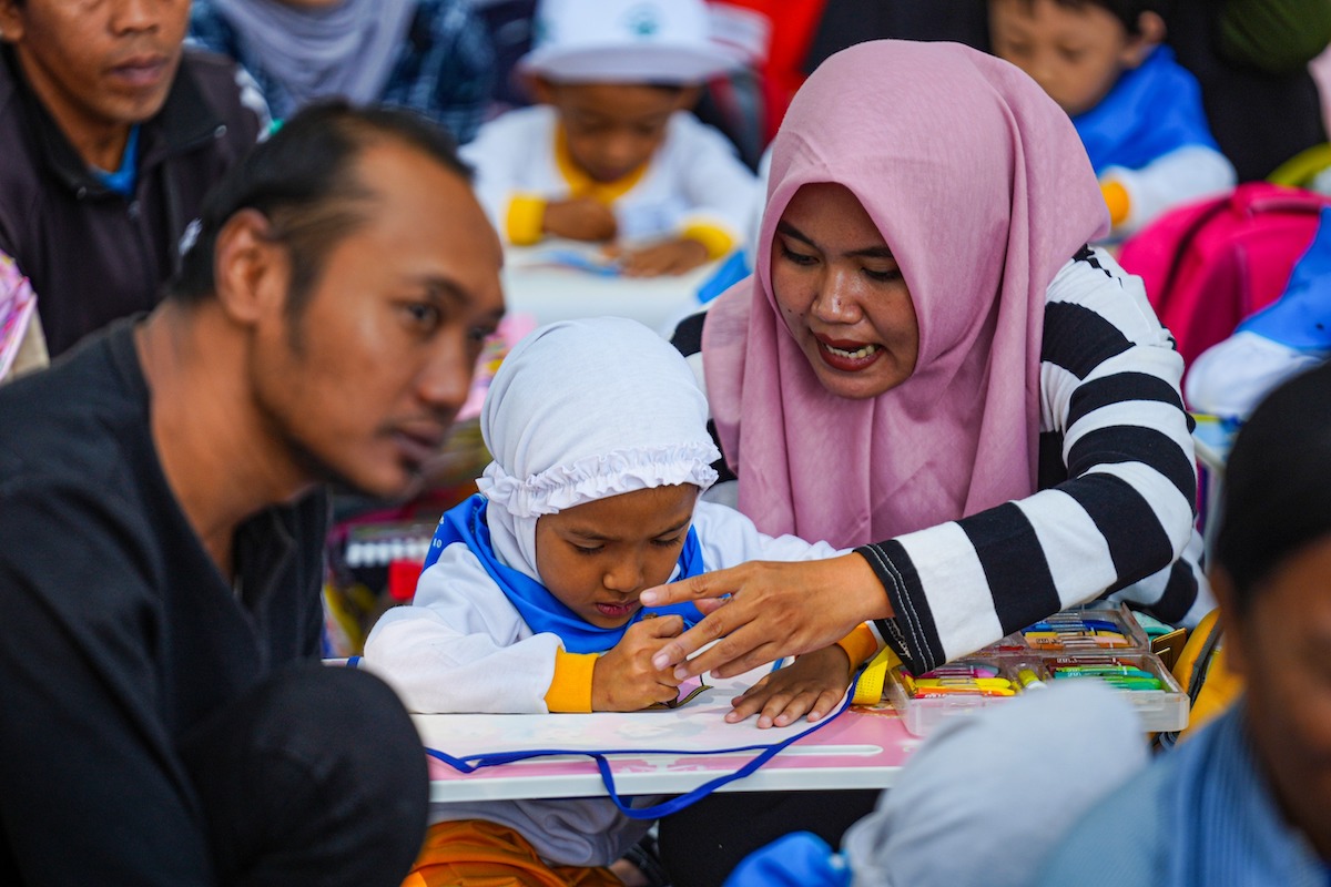 Foto 7 dari 9: Asiknya Selesaikan Lomba Bareng Bunda