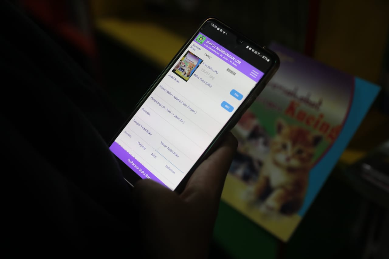 Foto 2 dari 5: Hadirkan Inovasi Layanan Perpustakaan, Petugas Pustaka SDN 01 Nambangan Lor Raih Penghargaan Tingkat Provinsi