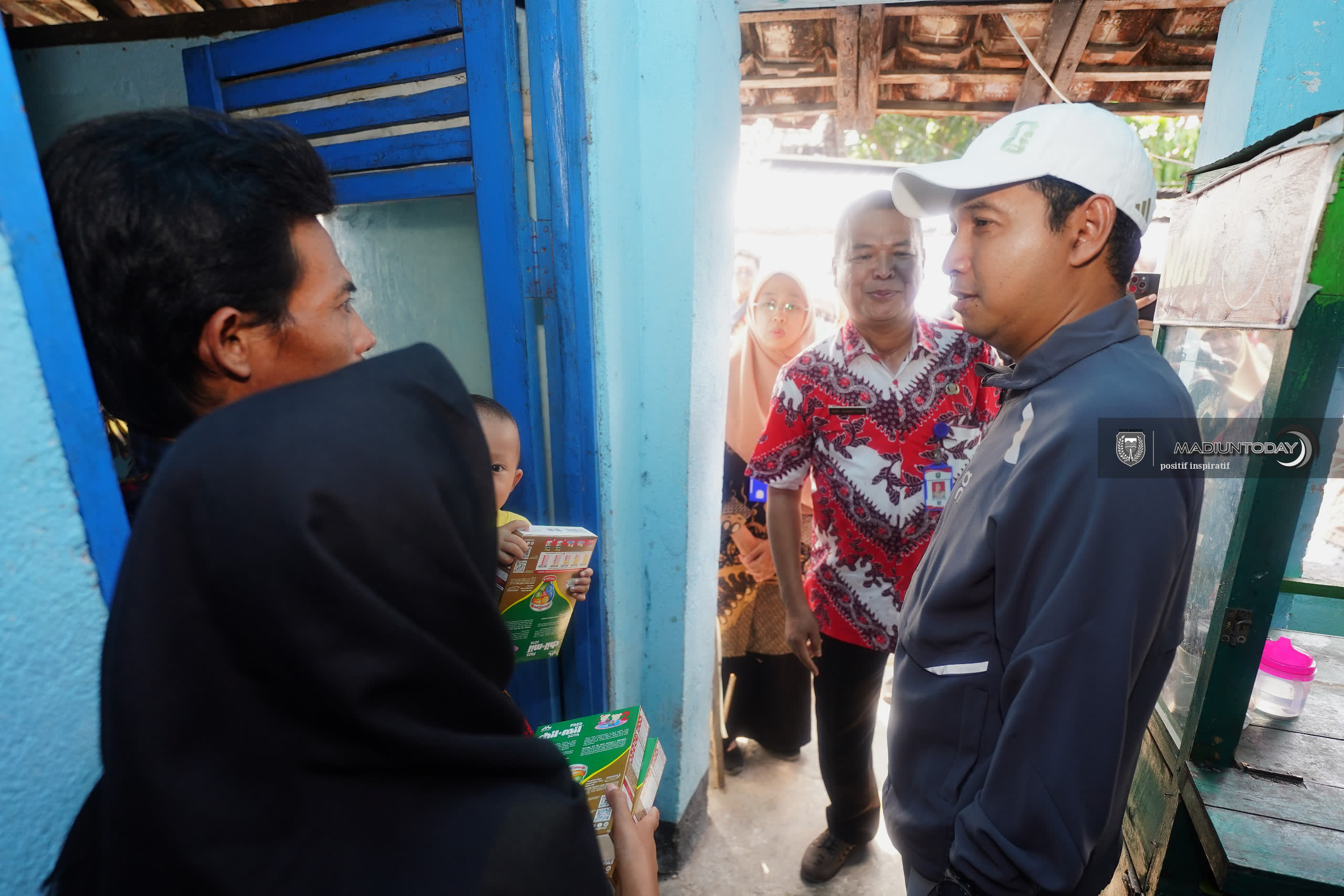 Foto 16 dari 20: Tak Hanya Dialog Malam Hari, Giat WBR Kini Dimulai Keliling Beri Solusi Langsung di Lokasi