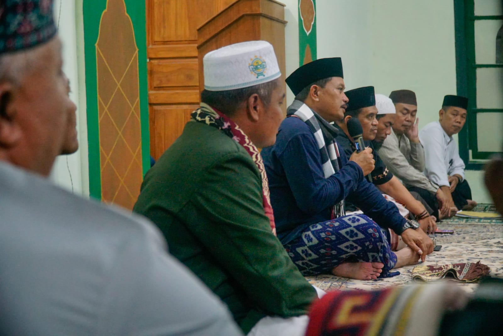 Foto 10 dari 12: Beribadah di Masjid Al Ichsan, Wali Kota Sampaikan Program Pembangunan