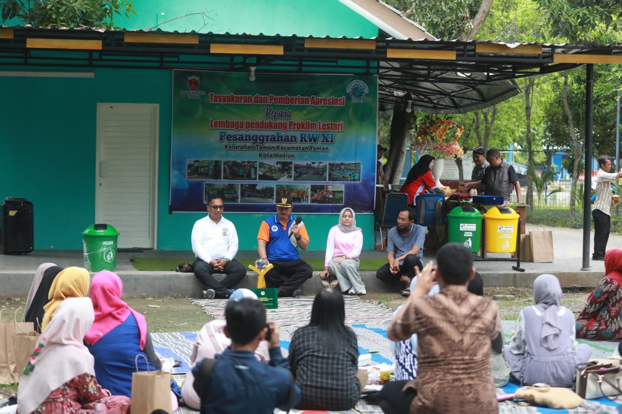 Foto 2 dari 8: Peduli Pelestarian Lingkungan, Wali Kota Dr Maidi Harapkan Proklim Terus Tingkatkan Kompetensi