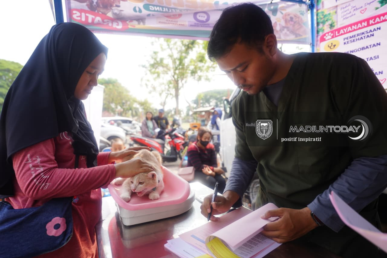 Foto 6 dari 19: Bukan Cuma yang Sakit, 100 Hewan Peliharaan Diperiksa Gratis di RTH Kanigoro