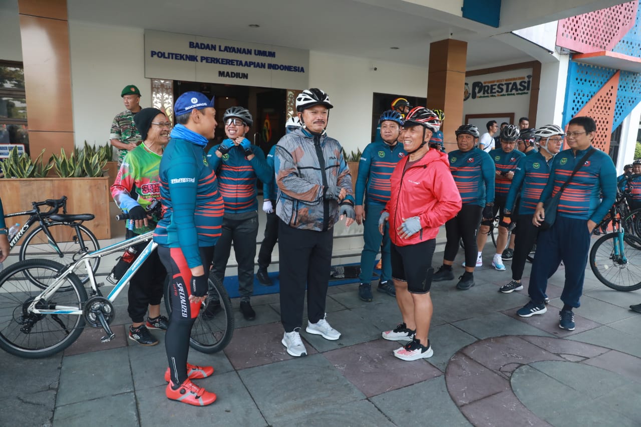 Foto 9 dari 16: Gowes Buka Event Jiwa Korsa BPSDMP PPI Madiun, Wali Kota Harap Masukan Untuk Pembangunan Kota